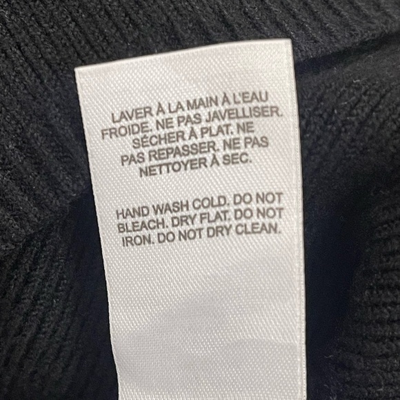 Chic Black Sweater Size M - Picture 5 of 5